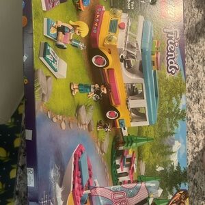 FRIENDS Adventure Camper Building Set - Pink, Yellow, Blue